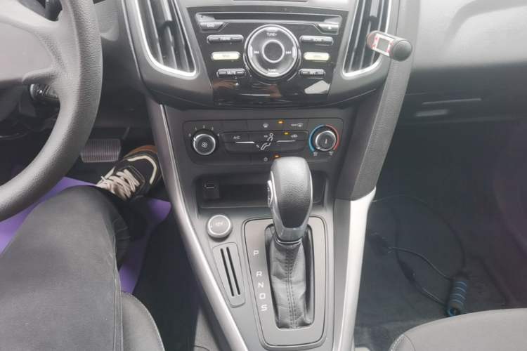 Used Ford Focus 2018 Hatchback Classic 1.6L Automatic Comfort Plus SmartDrive Edition Gear Lever