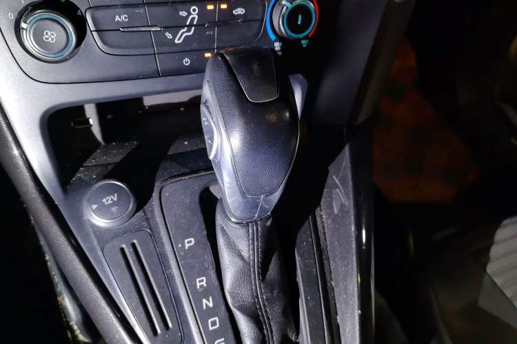 Used Ford Focus 2018 Sedan Classic 1.6L Automatic Trendy SmartDrive Edition Gear Lever
