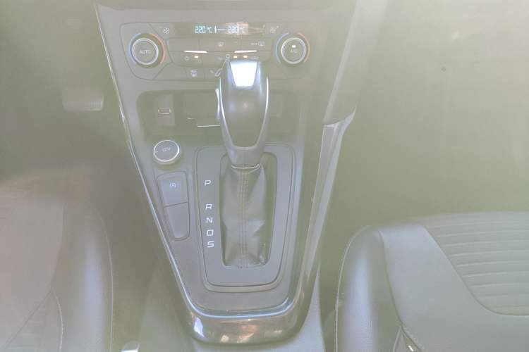 Used Ford Focus 2018 Two-Door Classic EcoBoost 125 Automatic Supercharged Style SmartDrive Edition Gear Lever