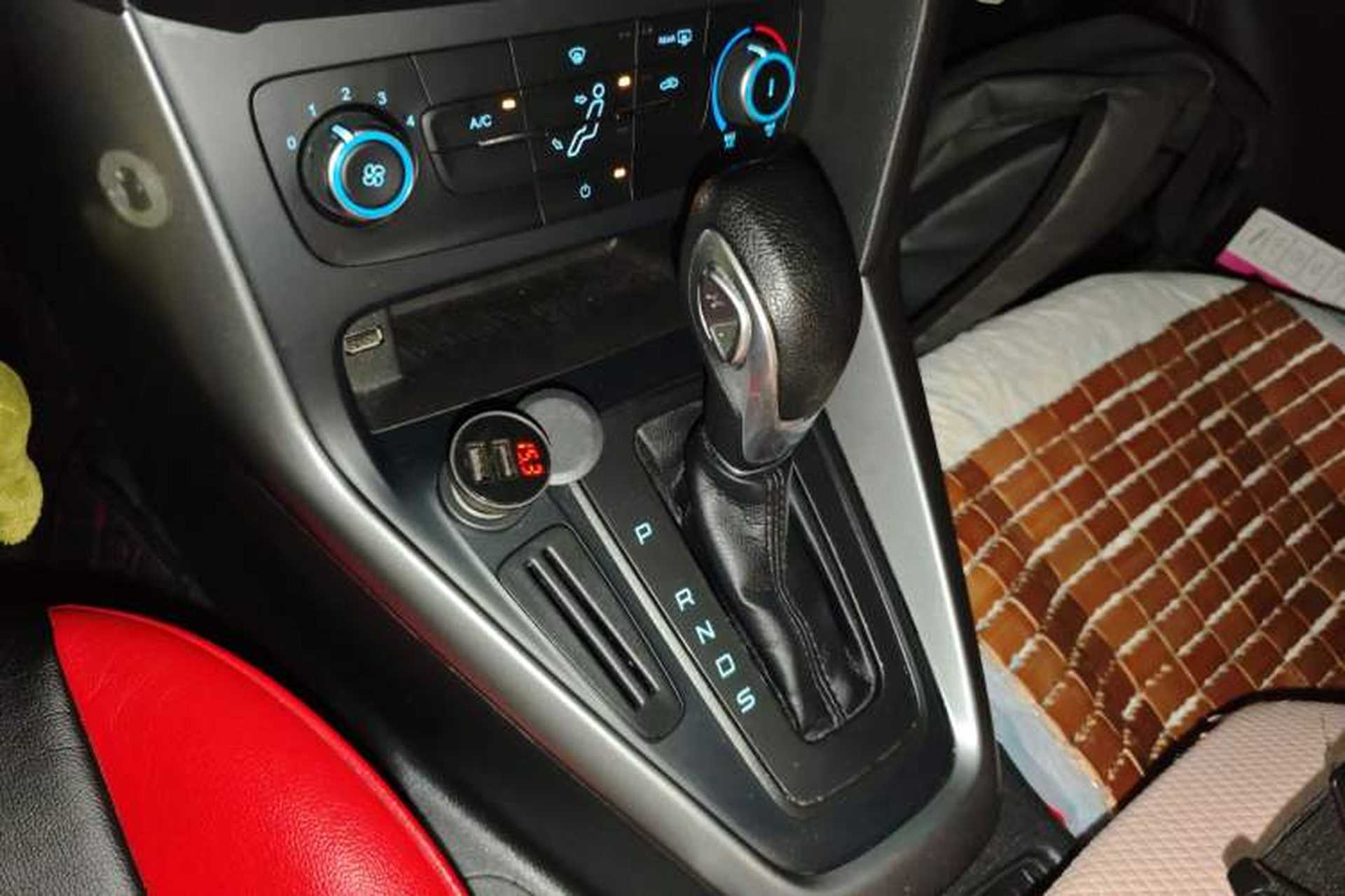 Used Ford Focus 2018 Hatchback Classic 1.6L Automatic Comfort Plus SmartDrive Edition Gear Lever