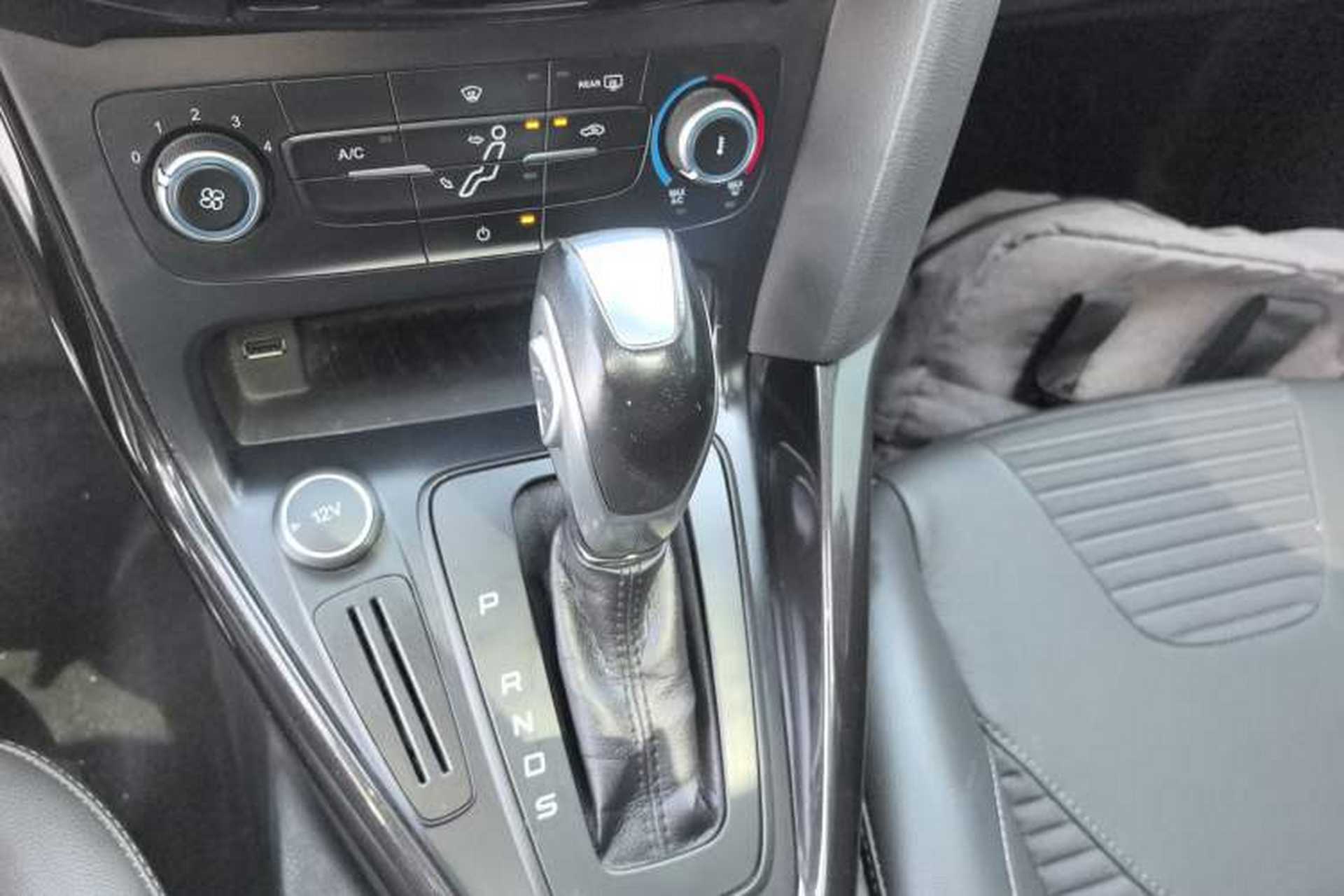Used Ford Focus 2018 Sedan Classic 1.6L Automatic Trendy SmartDrive Edition Gear Lever