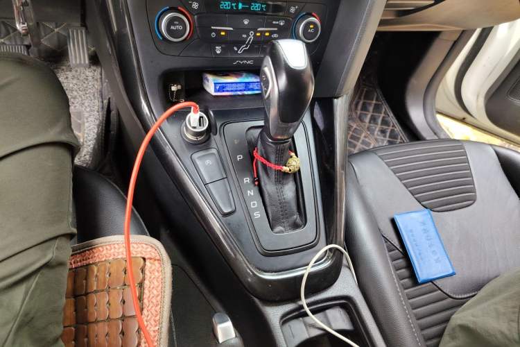 Used Ford Focus 2018 Sedan Classic EcoBoost 180 Automatic Elite Model Gear Lever
