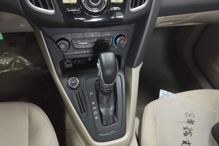 Used Ford Focus 2018 Sedan Classic 1.6L Automatic Comfort Plus Smart Drive Version Gear Lever