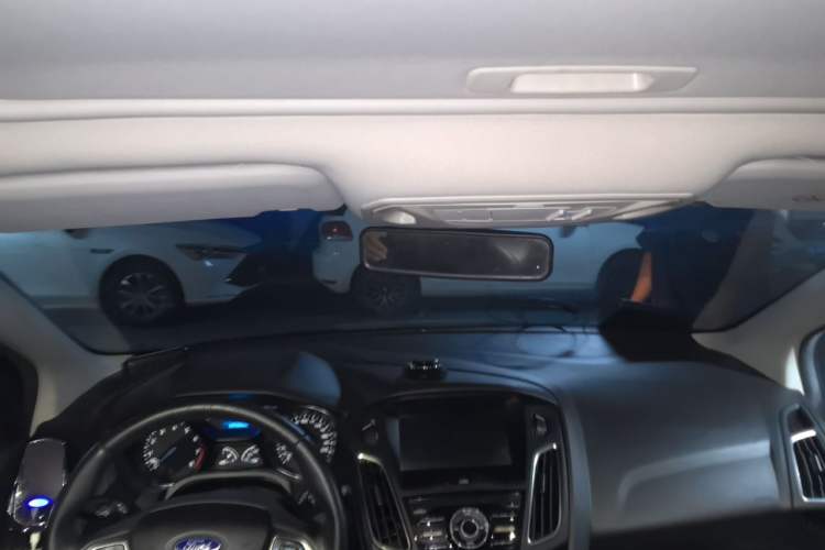Used Ford Focus 2018 Two-Door Classic EcoBoost 125 Automatic Supercharged Style SmartDrive Edition Headliner