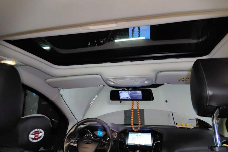Used Ford Focus 2018 Sedan Classic 1.6L Automatic Trendy SmartDrive Edition Headliner