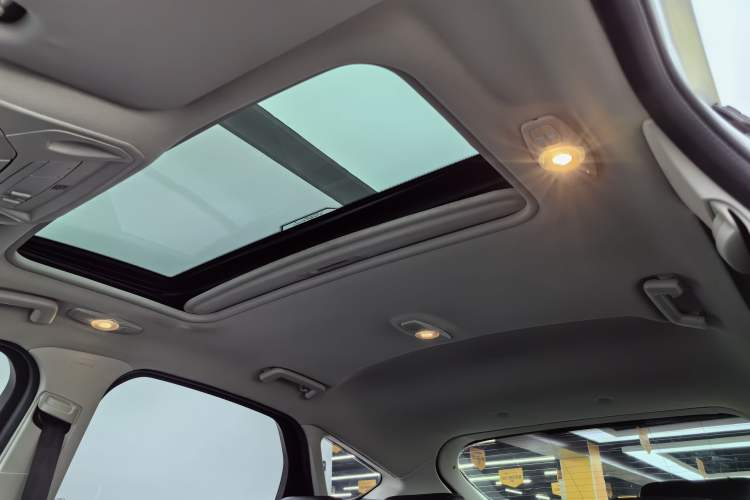 Used Ford Focus 2018 Hatchback Classic 1.6L Automatic Trendy SmartDrive Edition Headliner