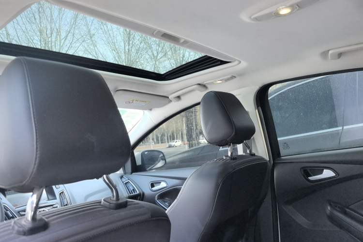 Used Ford Focus 2018 Sedan Classic 1.6L Automatic Trendy SmartDrive Edition Headliner