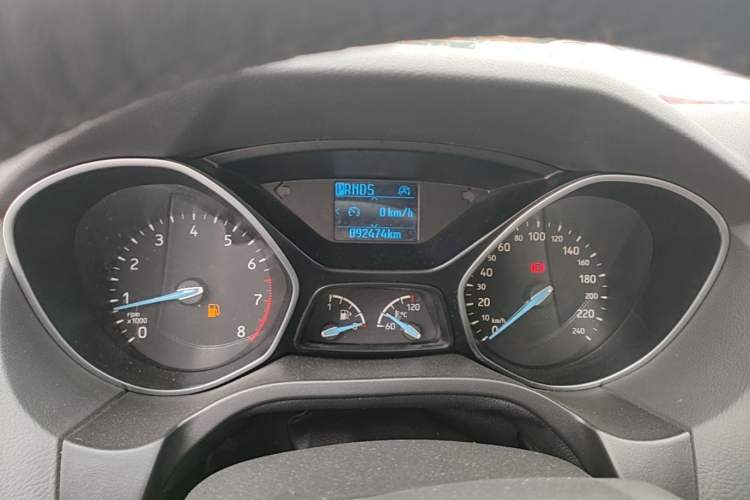 Used Ford Focus 2018 Sedan Classic EcoBoost 125 Automatic Supercharged Style SmartDrive Edition Instrument Cluster
