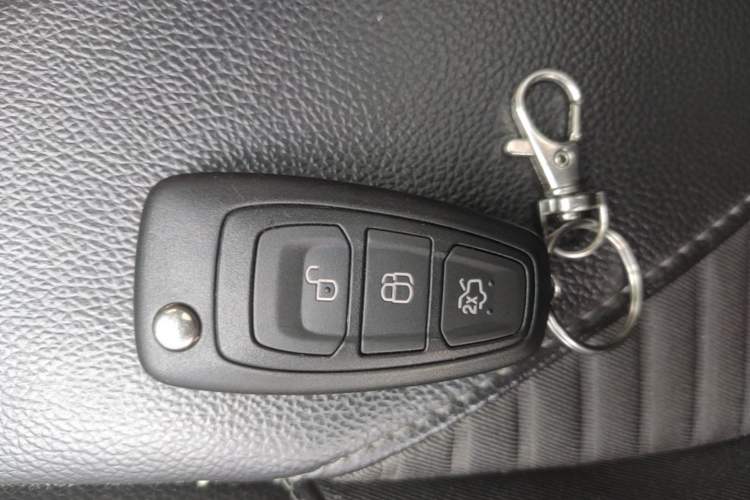 Used Ford Focus 2018 Hatchback Classic 1.6L Automatic Trendy SmartDrive Edition Interior 1
