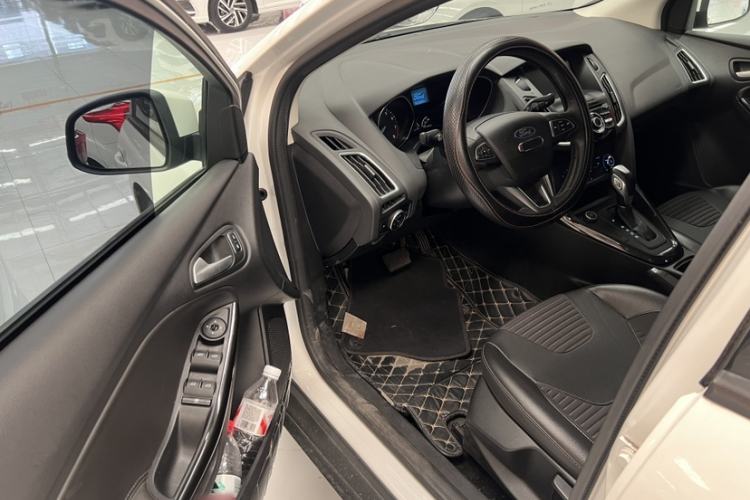 Used Ford Focus 2018 Sedan Classic 1.6L Automatic Trendy SmartDrive Edition Interior 1