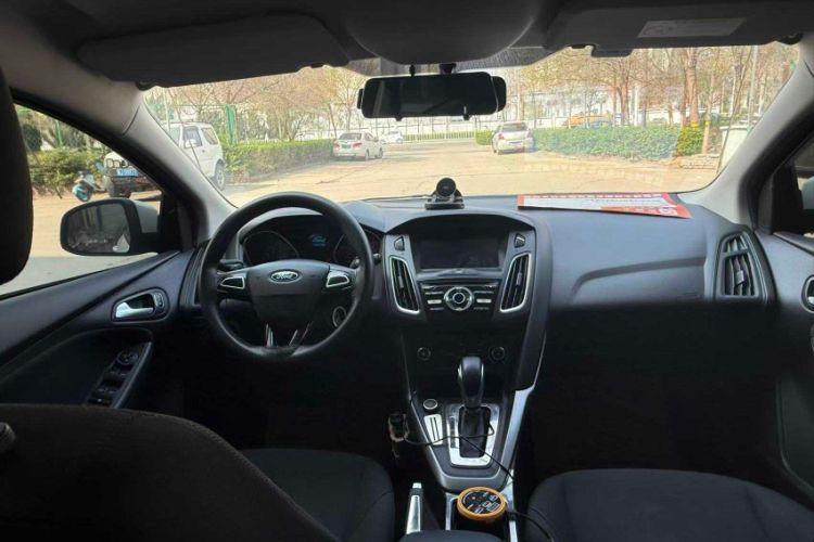 Used Ford Focus 2018 Hatchback Classic 1.6L Automatic Comfort Plus SmartDrive Edition Interior 1