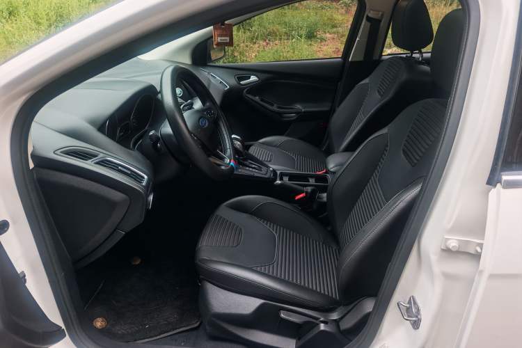 Used Ford Focus 2018 Hatchback Classic EcoBoost 180 Automatic Elite Model Interior 1