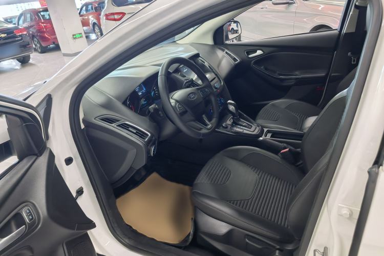 Used Ford Focus 2018 Sedan Classic EcoBoost 180 Automatic Elite Model Interior 1