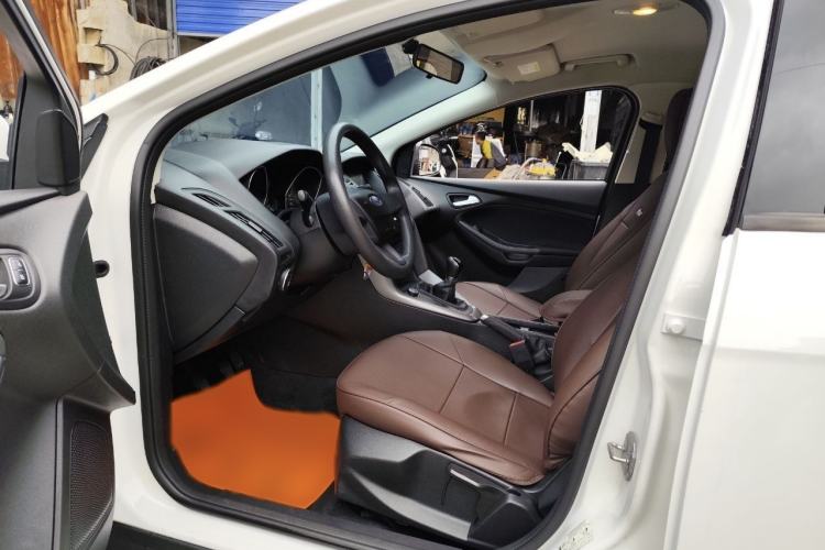 Used Ford Focus 2018 Hatchback Classic EcoBoost 180 Automatic Elite Model Interior 1