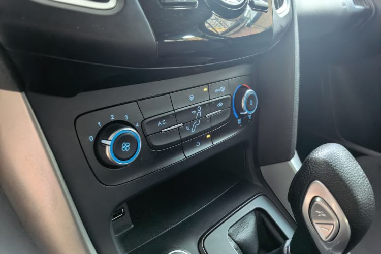 Used Ford Focus 2018 Hatchback Classic 1.6L Automatic Comfort Plus SmartDrive Edition Interior 1