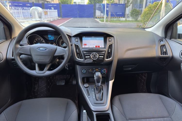 Used Ford Focus 2018 Hatchback Classic 1.6L Automatic Comfort Plus SmartDrive Edition Interior 1