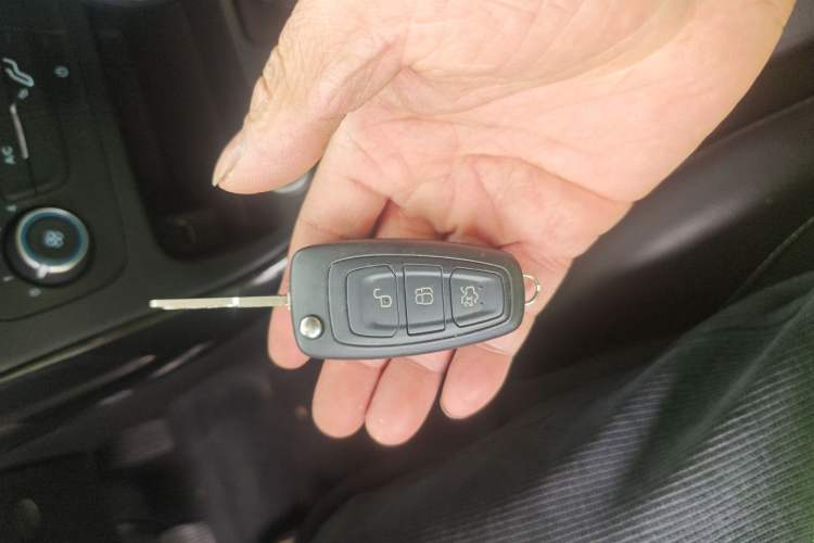 Used Ford Focus 2018 Hatchback Classic 1.6L Automatic Trendy SmartDrive Edition Interior 1