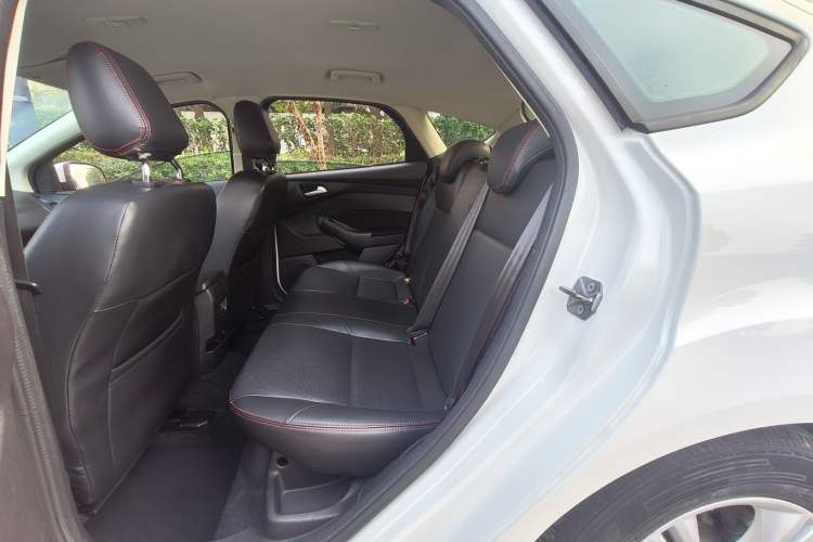 Used Ford Focus 2018 Hatchback Classic 1.6L Automatic Comfort Plus SmartDrive Edition Interior 1