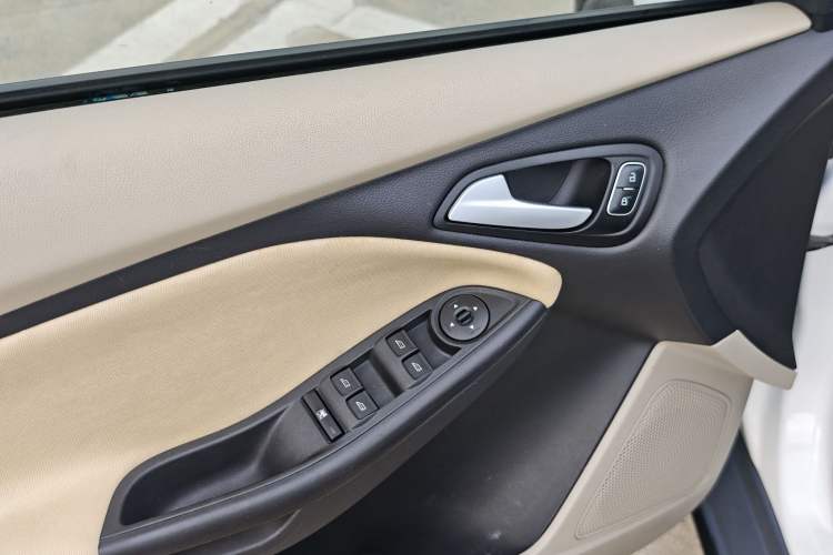 Used Ford Focus 2018 Sedan Classic 1.6L Automatic Comfort Plus Smart Drive Version Interior 1