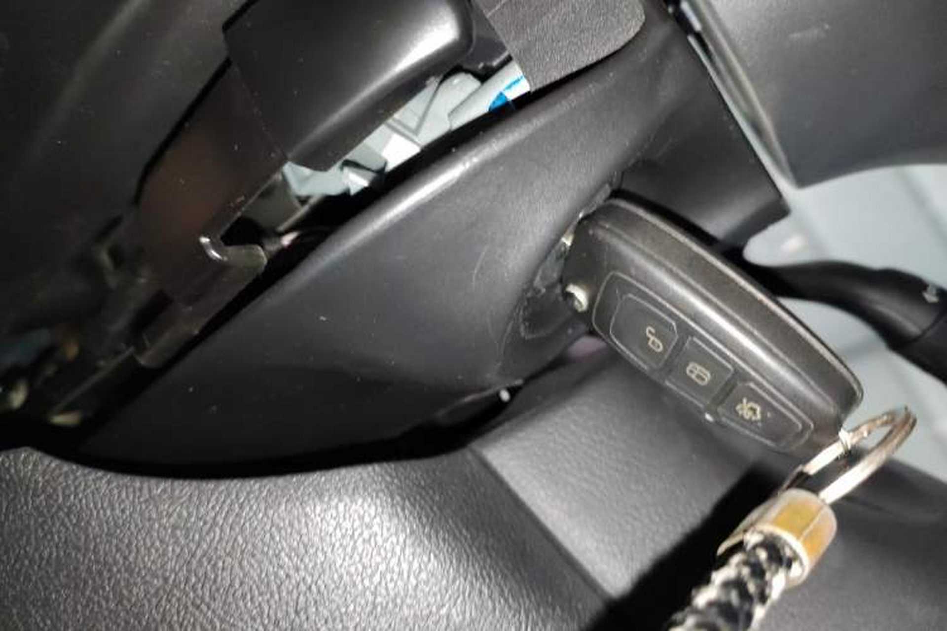Used Ford Focus 2018 Hatchback Classic 1.6L Automatic Trendy SmartDrive Edition Interior 1