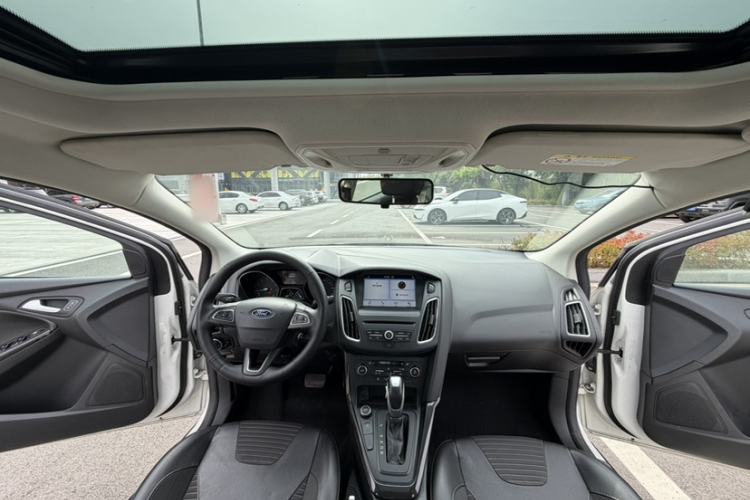 Used Ford Focus 2018 Sedan Classic EcoBoost 180 Automatic Elite Model Interior 1