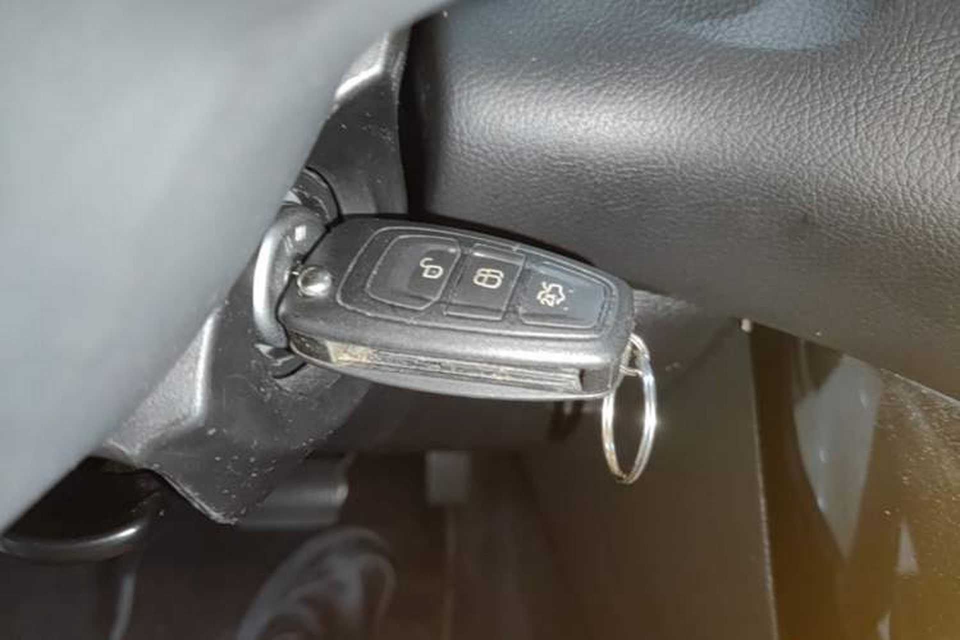 Used Ford Focus 2018 Hatchback Classic 1.6L Automatic Trendy SmartDrive Edition Interior 1