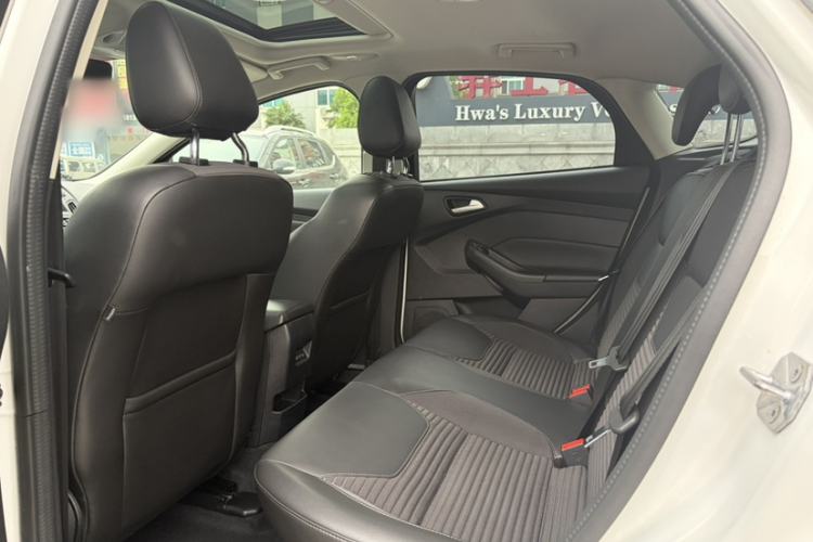 Used Ford Focus 2018 Hatchback Classic 1.6L Manual Fashion Edition SmartDrive Version Interior 1