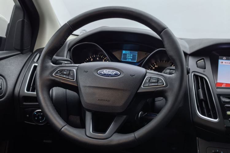 Used Ford Focus 2018 Hatchback Classic 1.6L Automatic Trendy SmartDrive Edition Interior 1