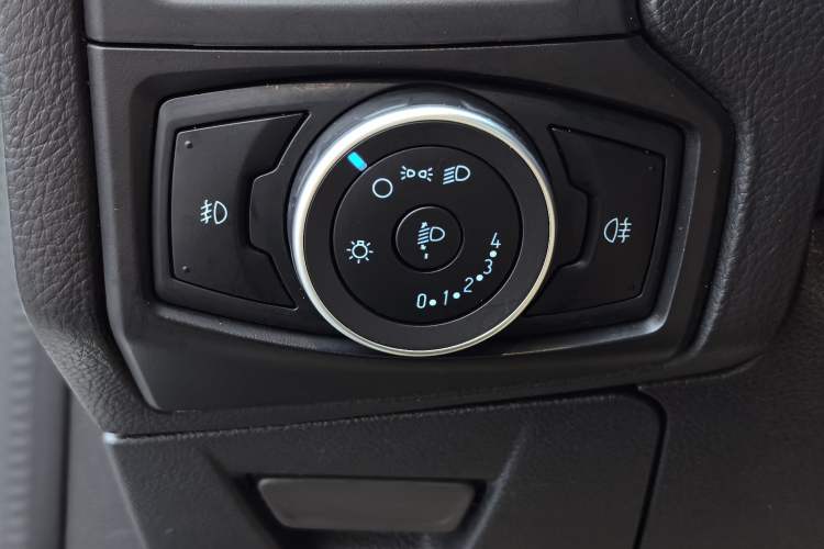 Used Ford Focus 2018 Hatchback Classic 1.6L Automatic Trendy SmartDrive Edition Interior 10