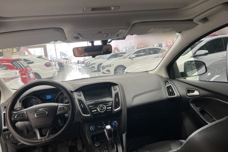 Used Ford Focus 2018 Sedan Classic 1.6L Automatic Trendy SmartDrive Edition Interior 2
