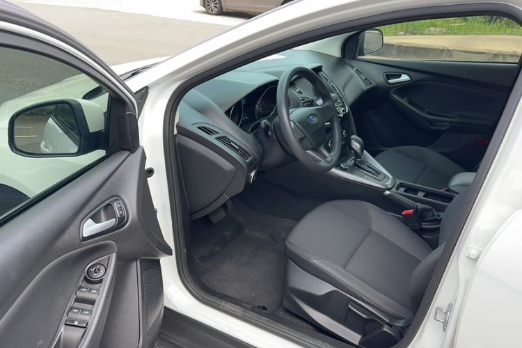 Used Ford Focus 2018 Hatchback Classic 1.6L Automatic Comfort Plus SmartDrive Edition Interior 2
