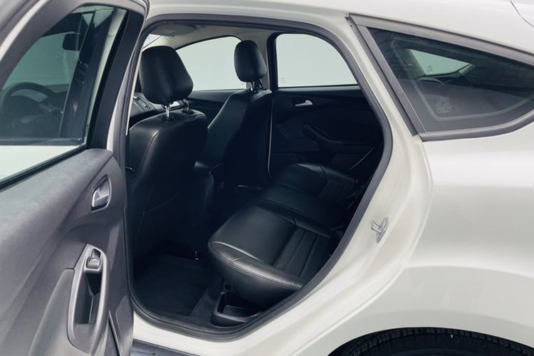 Used Ford Focus 2018 Hatchback Classic 1.6L Automatic Comfort Plus SmartDrive Edition Interior 2
