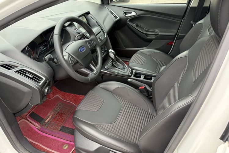 Used Ford Focus 2018 Hatchback Classic EcoBoost 180 Automatic Elite Model Interior 2