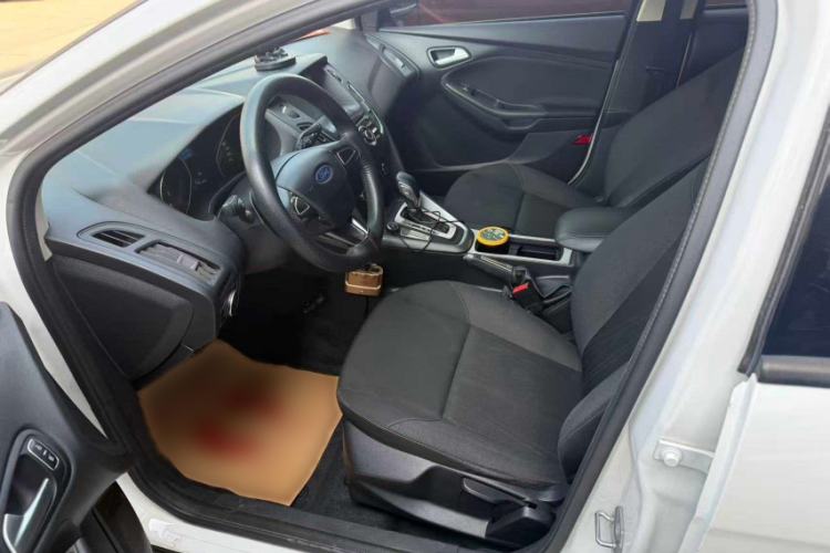 Used Ford Focus 2018 Hatchback Classic 1.6L Automatic Comfort Plus SmartDrive Edition Interior 2