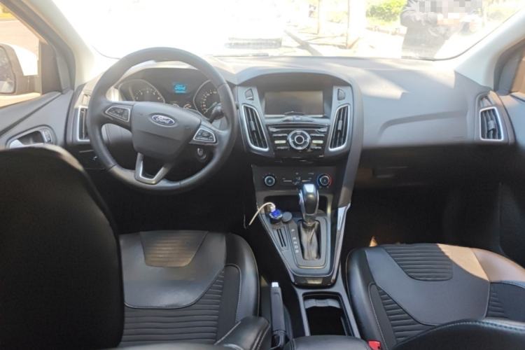 Used Ford Focus 2018 Hatchback Classic 1.6L Automatic Trendy SmartDrive Edition Interior 2