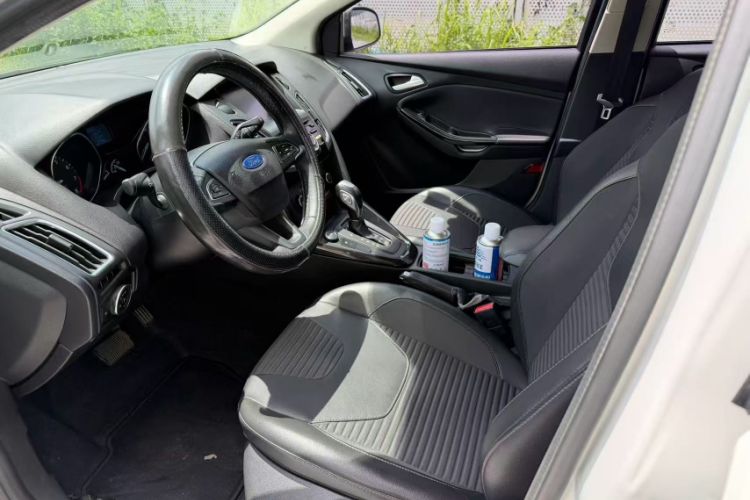 Used Ford Focus 2018 Two-Door Classic EcoBoost 125 Automatic Supercharged Style SmartDrive Edition Interior 2