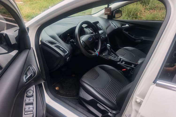 Used Ford Focus 2018 Hatchback Classic EcoBoost 180 Automatic Elite Model Interior 2