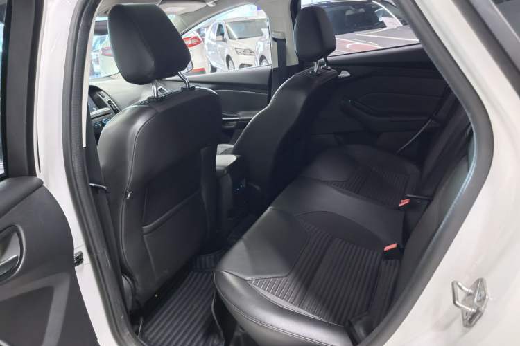 Used Ford Focus 2018 Sedan Classic EcoBoost 180 Automatic Elite Model Interior 2
