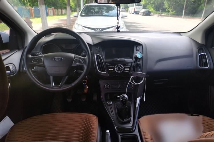 Used Ford Focus 2018 Sedan Classic 1.6L Manual Fashion Edition SmartDrive Version Interior 2