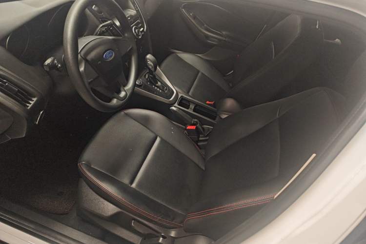 Used Ford Focus 2018 Hatchback Classic 1.6L Automatic Comfort Plus SmartDrive Edition Interior 2