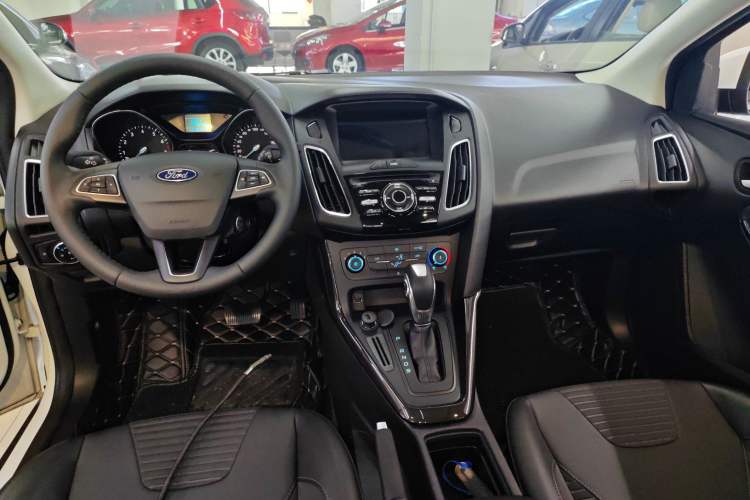 Used Ford Focus 2018 Hatchback Classic 1.6L Automatic Trendy SmartDrive Edition Interior 2