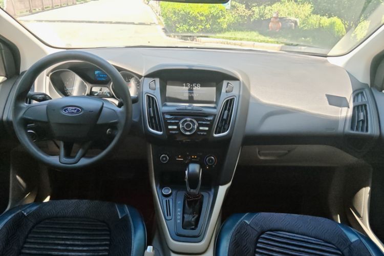 Used Ford Focus 2018 Sedan Classic 1.6L Automatic Comfort Plus Smart Drive Version Interior 2