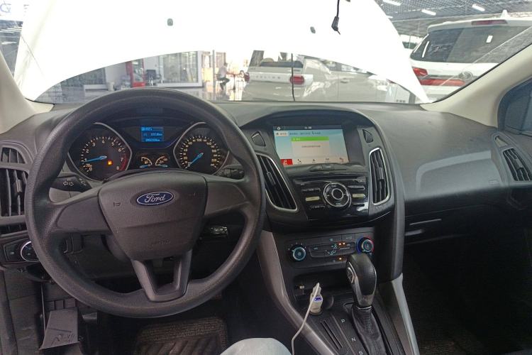 Used Ford Focus 2018 Hatchback Classic 1.6L Automatic Comfort Plus SmartDrive Edition Interior 2