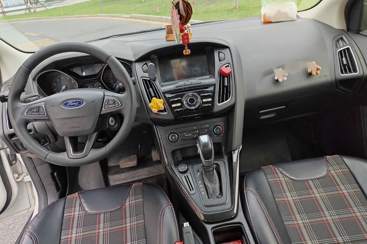 Used Ford Focus 2018 Sedan Classic 1.6L Automatic Trendy SmartDrive Edition Interior 3