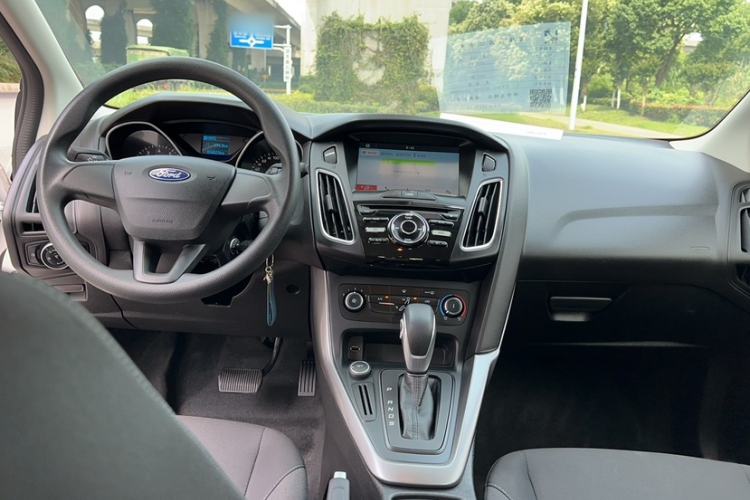 Used Ford Focus 2018 Hatchback Classic 1.6L Automatic Comfort Plus SmartDrive Edition Interior 3