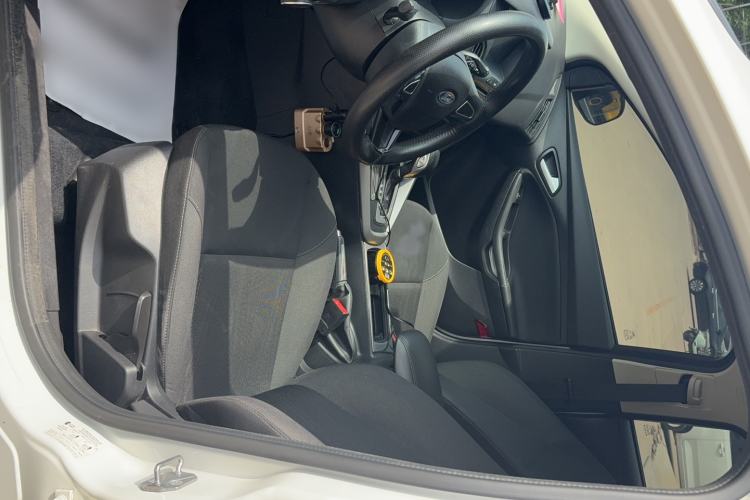 Used Ford Focus 2018 Hatchback Classic 1.6L Automatic Comfort Plus SmartDrive Edition Interior 3