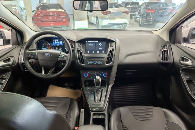 Used Ford Focus 2018 Sedan Classic EcoBoost 180 Automatic Elite Model Interior 3