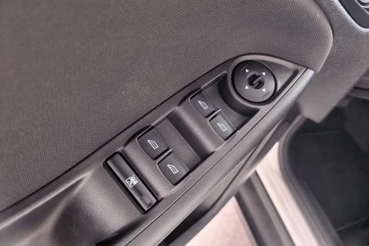 Used Ford Focus 2018 Hatchback Classic 1.6L Automatic Comfort Plus SmartDrive Edition Interior 3