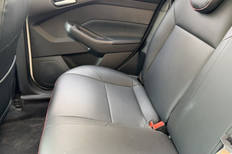 Used Ford Focus 2018 Hatchback Classic 1.6L Automatic Comfort Plus SmartDrive Edition Interior 3