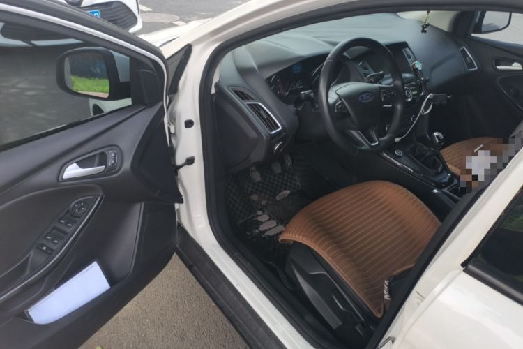 Used Ford Focus 2018 Sedan Classic 1.6L Manual Fashion Edition SmartDrive Version Interior 3